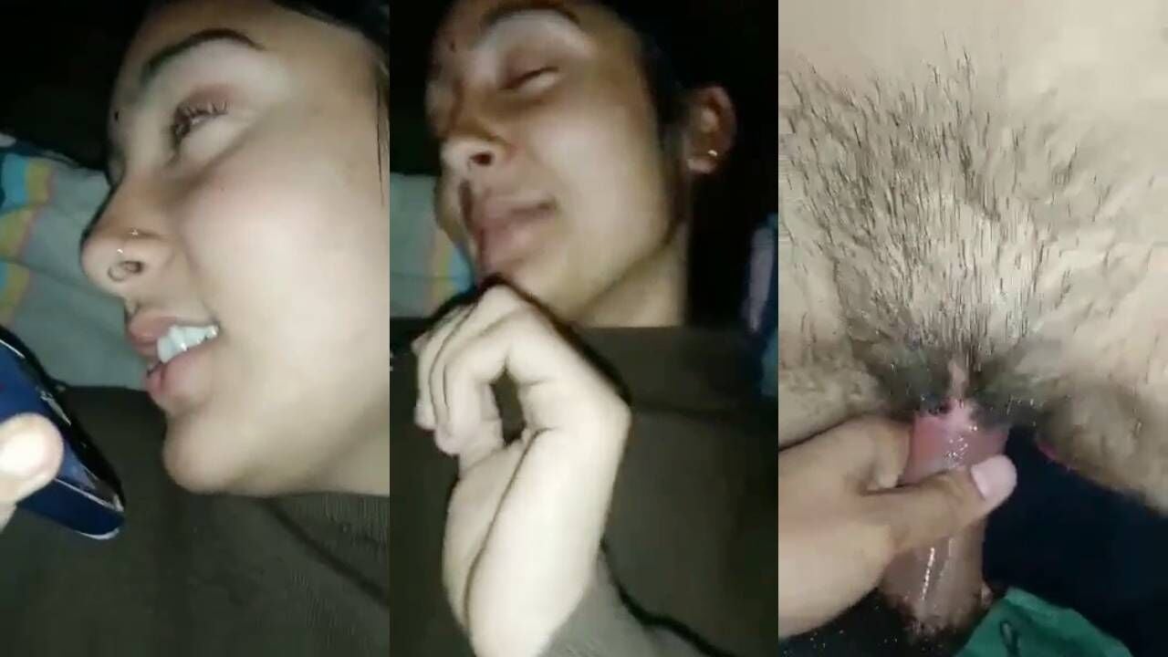 Impatient guy fucks Hindi girlfriend's pussy while she is on call